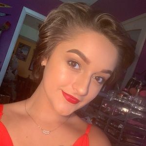 Meet your Posher, Isabella